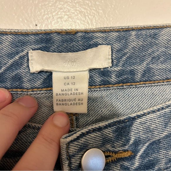 H&M • Rigid Distressed Jeans - Picture 6 of 8